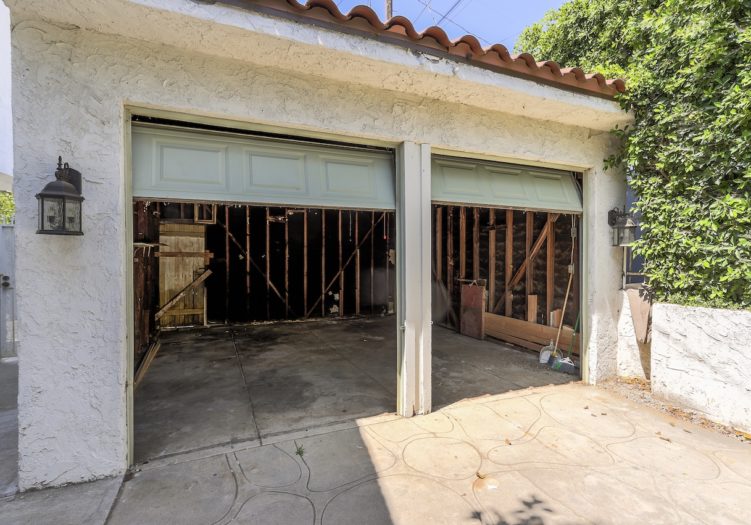 Charming Spanish-Style Fourplex in Desirable West Adams Area
